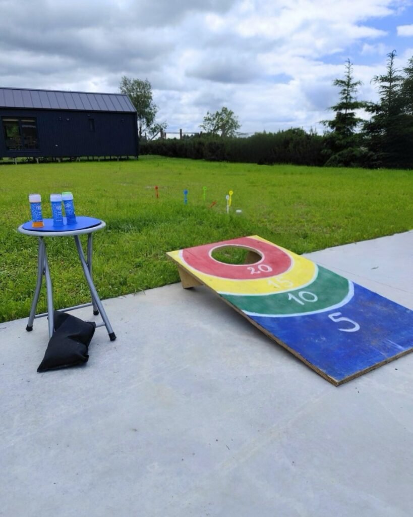 Aktyvios pramogos pievoje, užduotys komandose ir žaidimai, kurie įtraukia visą šeimą!